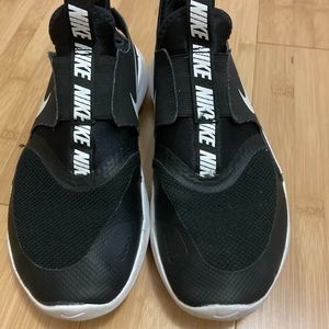 Boys Nike running shoes size 4